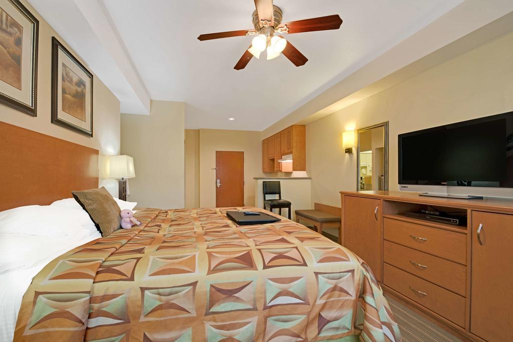 Hotel Super 8 By Wyndham Austin/Airport North Zewnętrze zdjęcie
